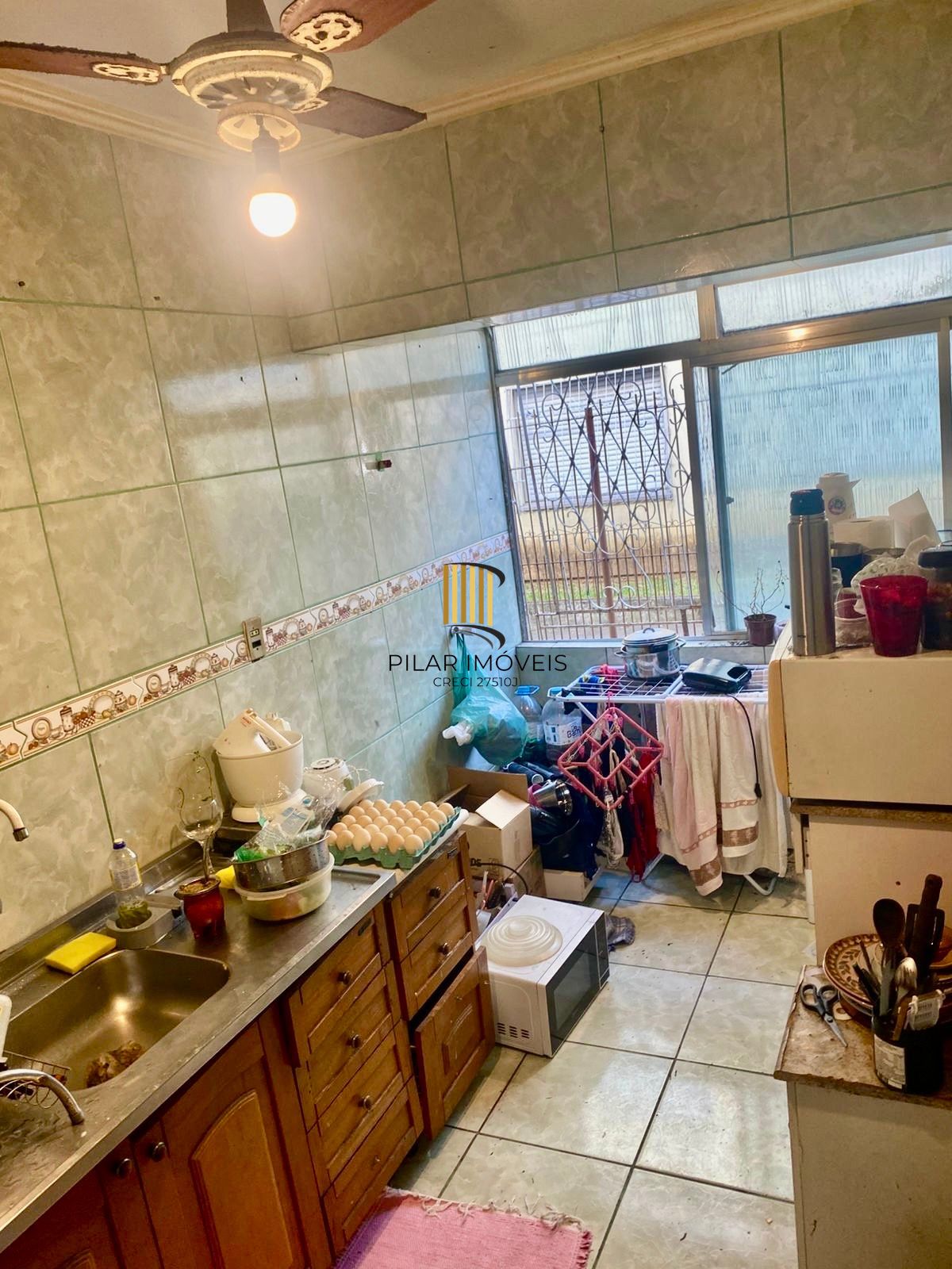 Apto 2d andar térreo na Rua Carlos Estevão , Jardim Leopoldina Porto Alegre