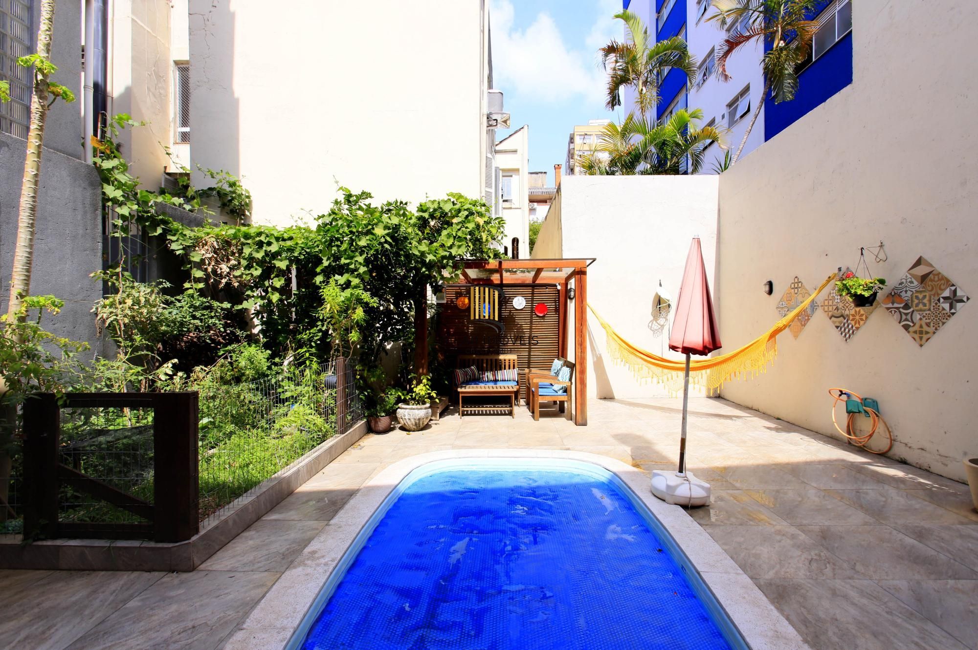 Casa de 4 quartos, 3 banheiros, 3 vagas no bairro Rio Branco