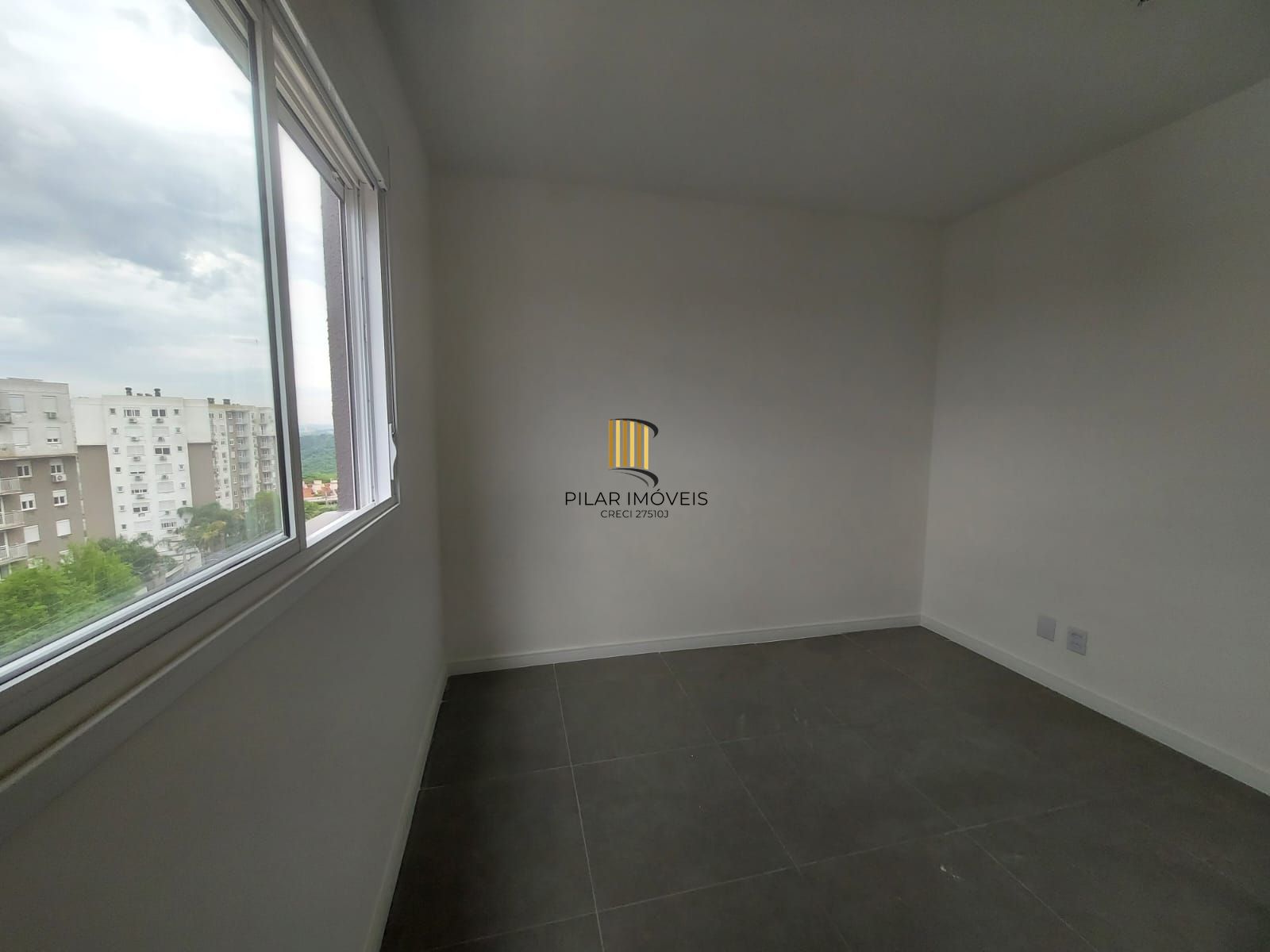 Apartamento de 2 quartos, suíte, elevador e 1vaga no bairro Jardim Sabará