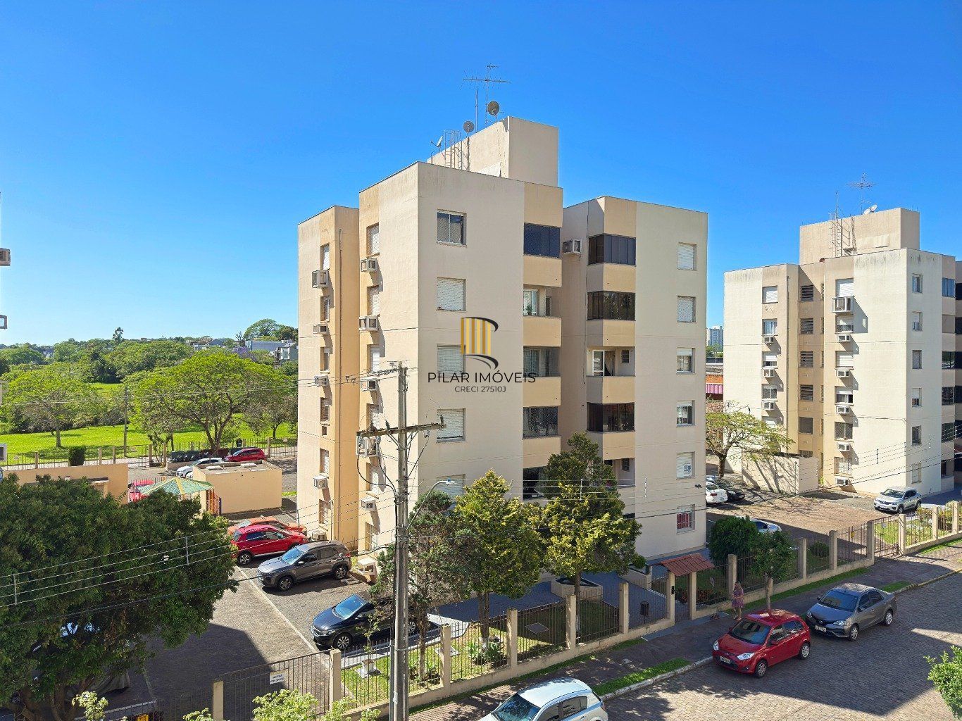 Apartamento com 2 quartos, vaga e elevador  no bairro Sarandi.
