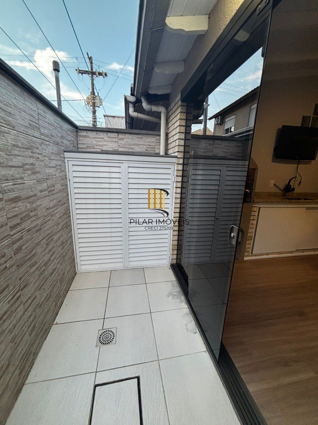 Casa com 2 dormitórios e 2 vagas de garagem em Canoas.