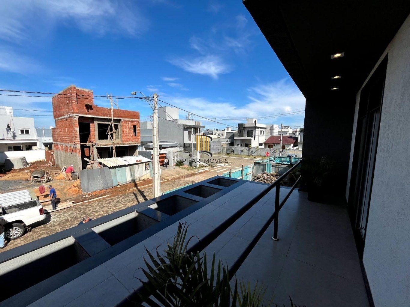 Casa de 3 dormitórios e 4 vagas de garagem em Gravataí.