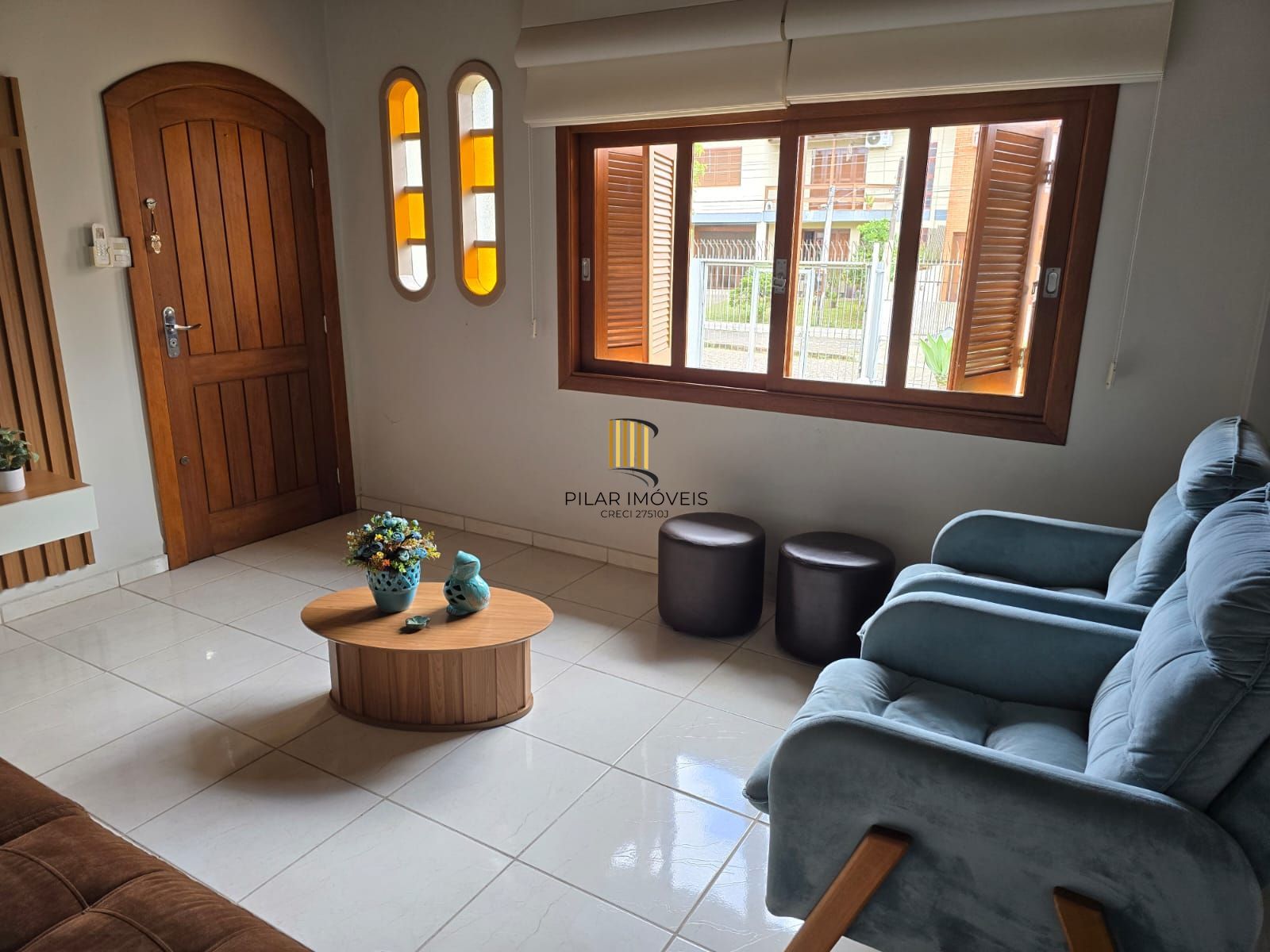 Casa térrea,3 dormitórios e 4 vagas cobertos no Sarandi.