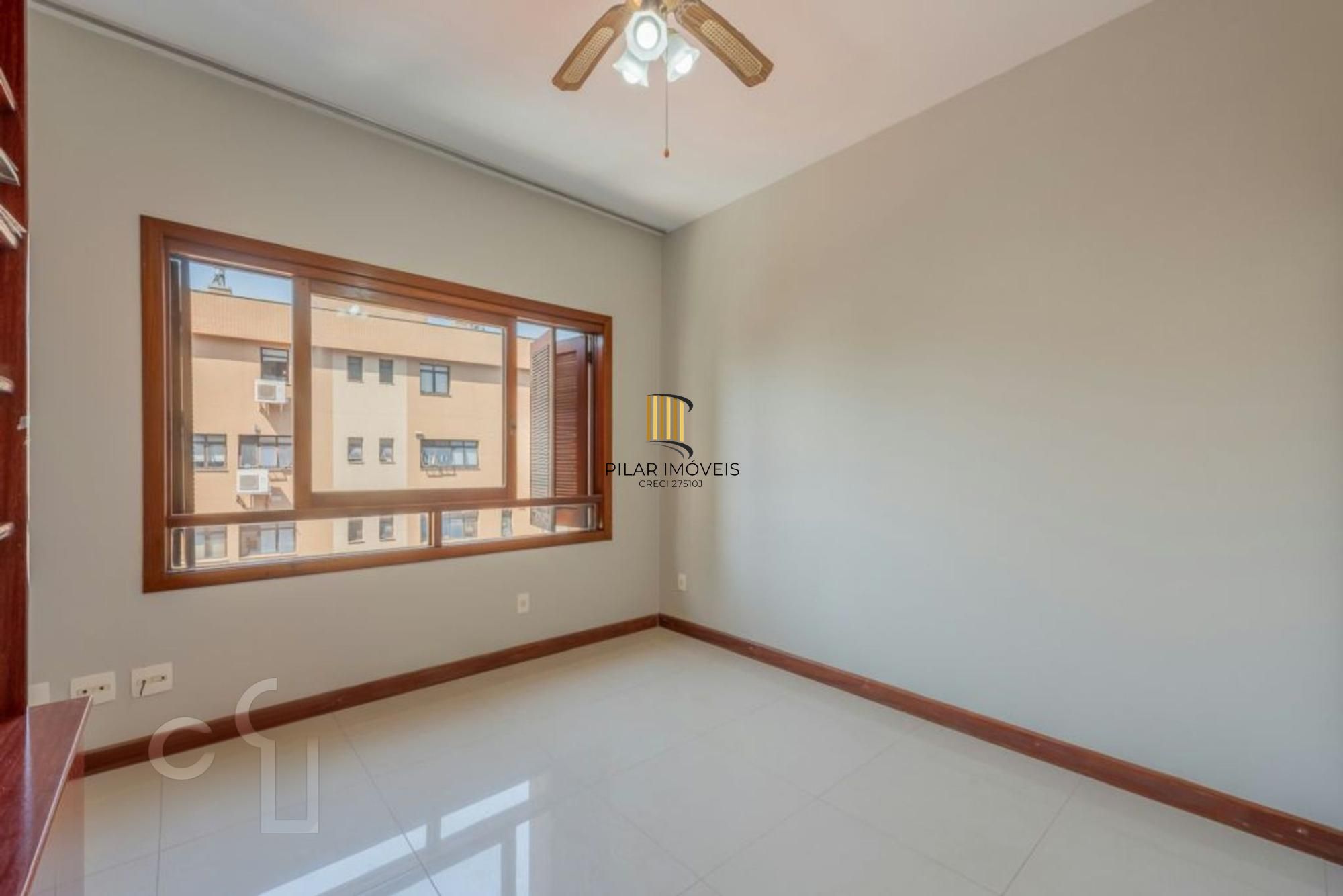 Apartamento de 4 dormitórios, 2 suítes, 2 vagas e elevador na Castro Alves.