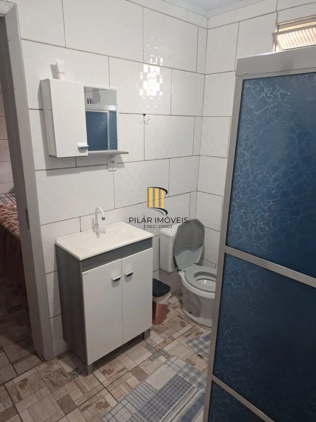 Casa de 3 dormitórios e 2 vagas de garagem em Canoas.