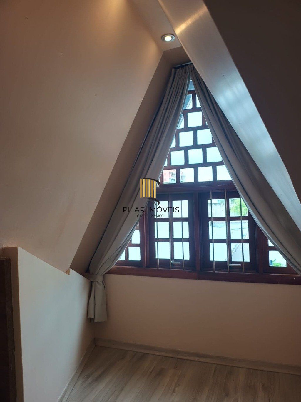 Casa semi mobiliada de 224m² com 3 quartos, 2 vagas de garagem em Canoas.