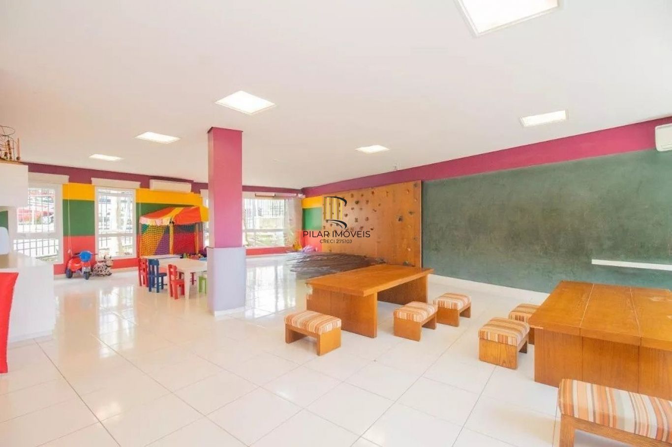 Apartamento semi mobiliado 2 dormitórios bairro Jardim Sabará