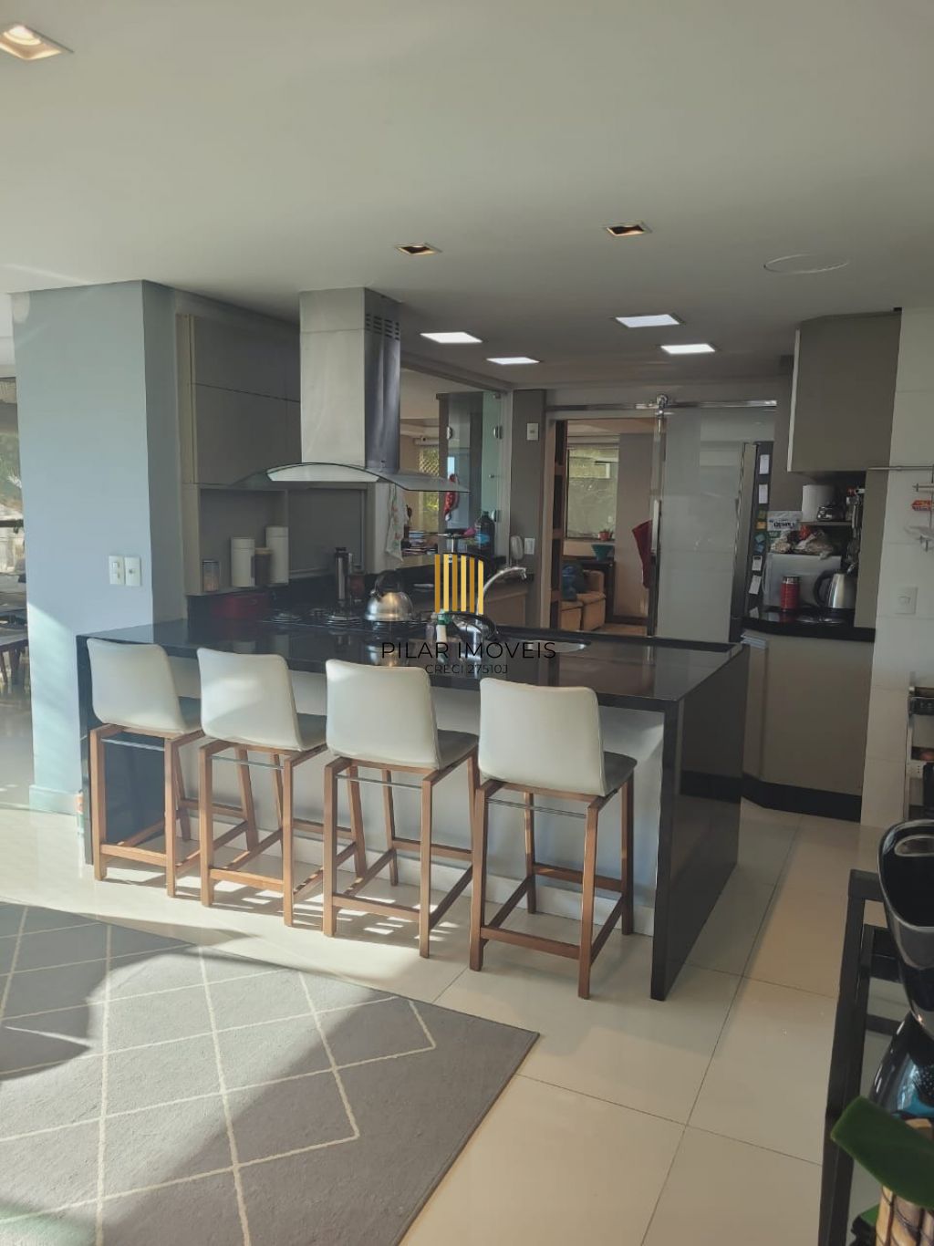 Apartamento com 4 dormitórios e 3 vagas de garagem no Bairro Petrópolis