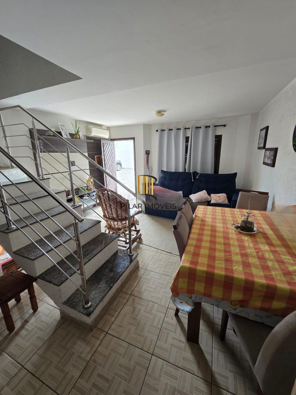 Casa de 3 dormitórios com  uma vaga de garagem no bairro Niterói Canoas.