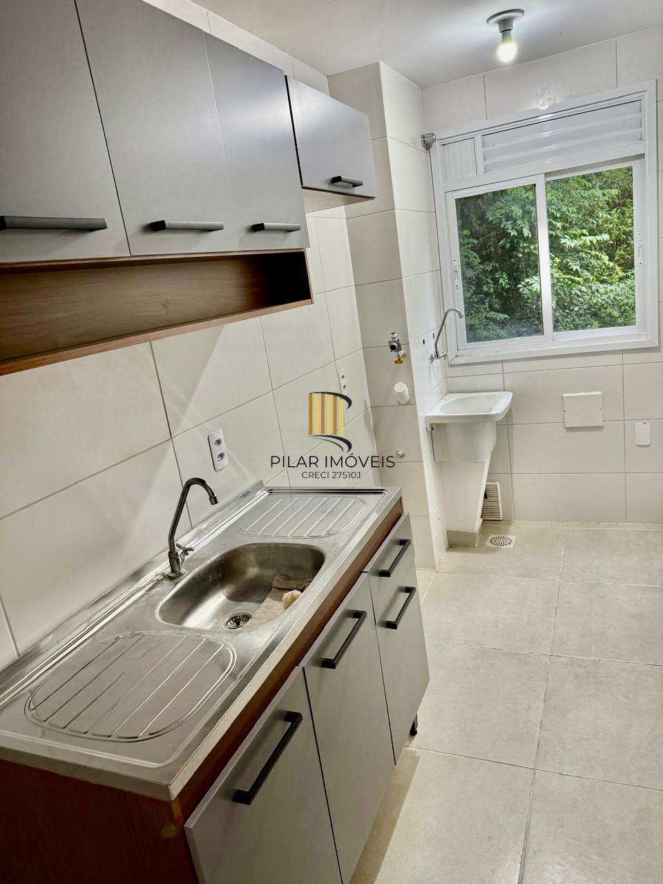 Apartamento com 2 quartos, semi mobiliado, piscina e portaria 24 hr em Gravataí