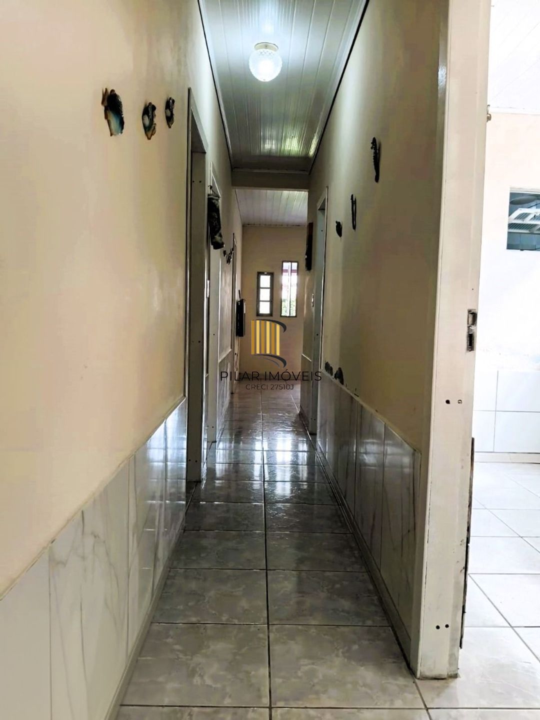 Casa de 3 dormitórios e 2 vagas de garagem em Canoas.