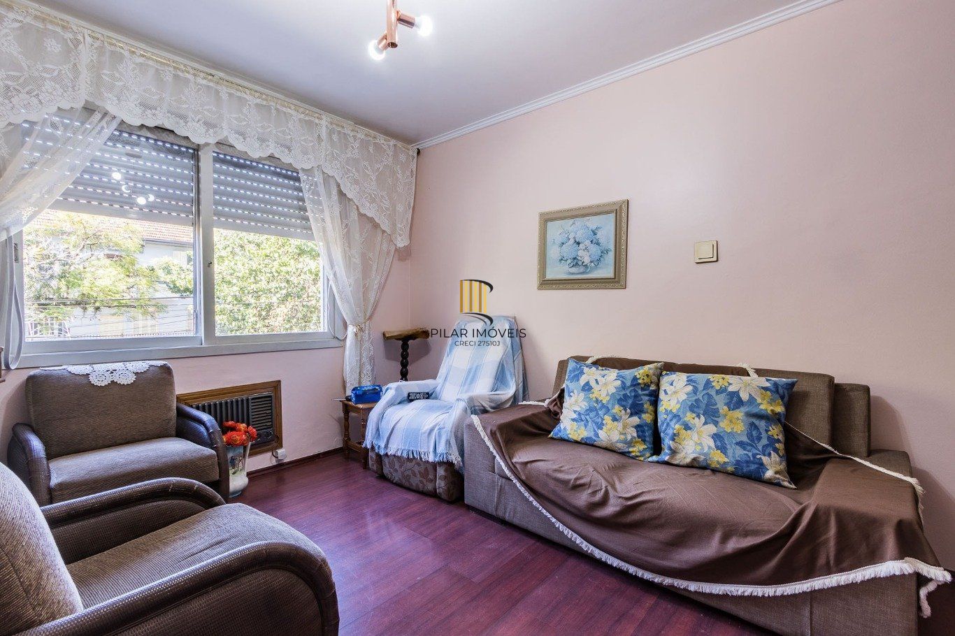 Apartamento 2 quartos, 1º andar, sol da manhã, vaga coberta
