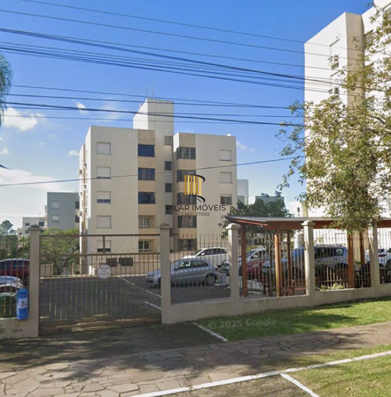 Apartamento 2 dormitórios com Sacada e 1 vaga de garagem na Rua Sadi Castro.