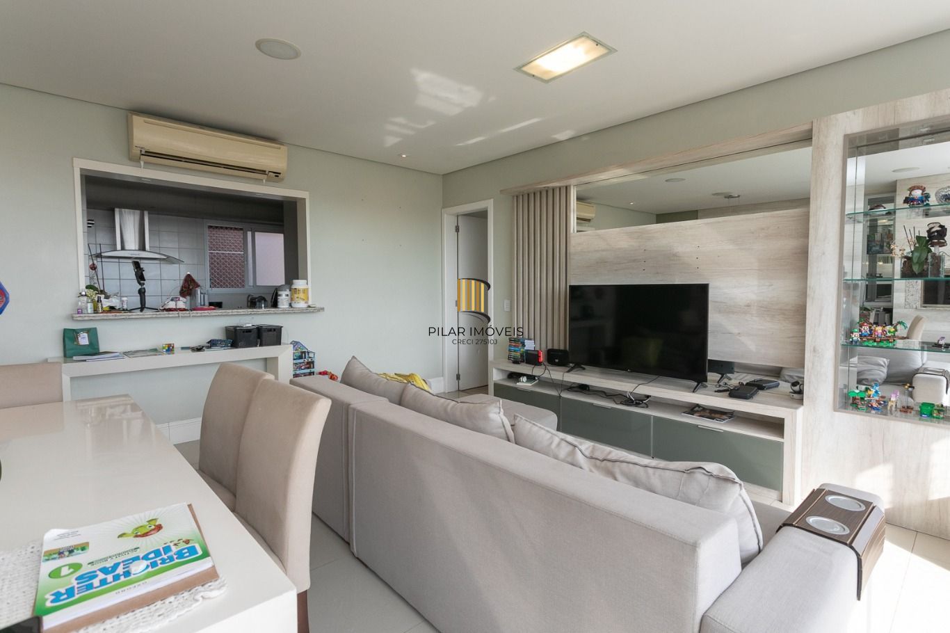 Apartamento com 3 quartos(1 suíte) e 2 vagas de garagem no Bairro Petrópolis