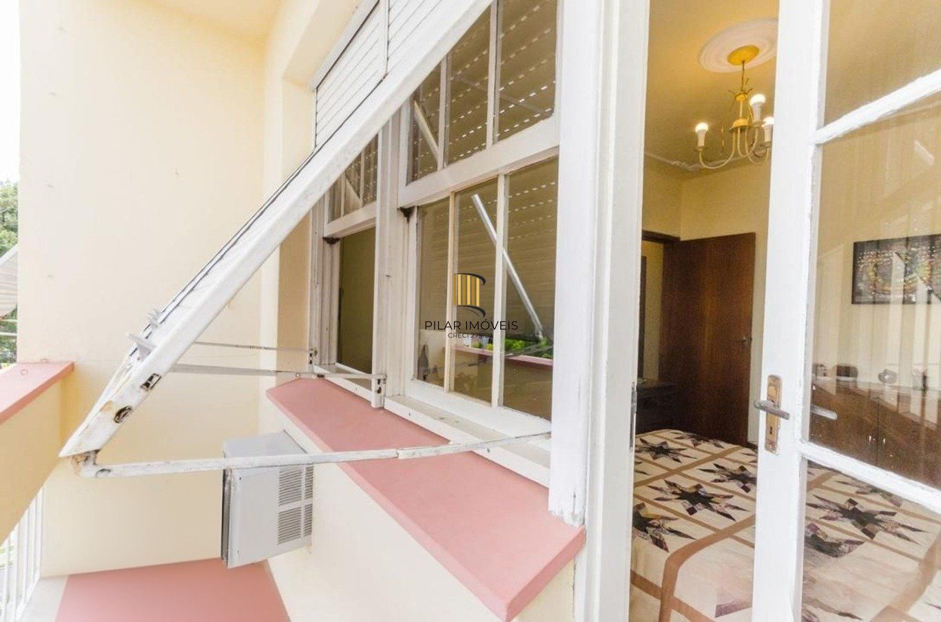 Apartamento com 3 dormitórios em prédio com elevador no Bairro Santa Cecília