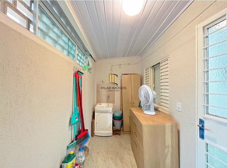 Apartamento térreo com 2 dormitórios no Bairro Menino Deus