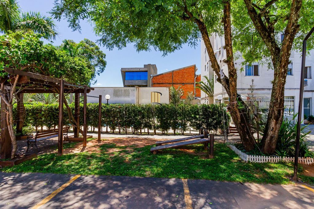 Apartamento com 2 quartos e 1 vaga de garagem no Bairro Sarandí
