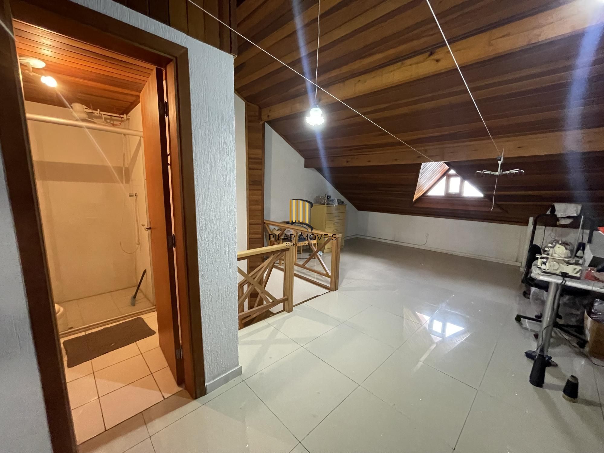 Casa Sobrado semi mobiliada com 3 dormitórios no Bairro Jardim Floresta