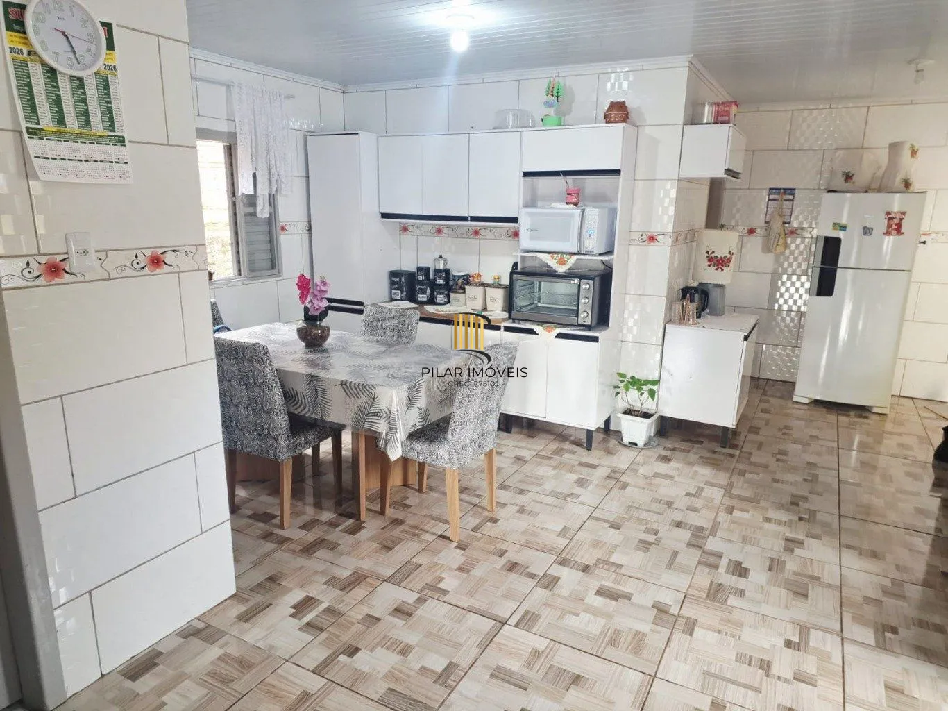 Casa de 3 dormitórios e 2 vagas de garagem em Canoas.
