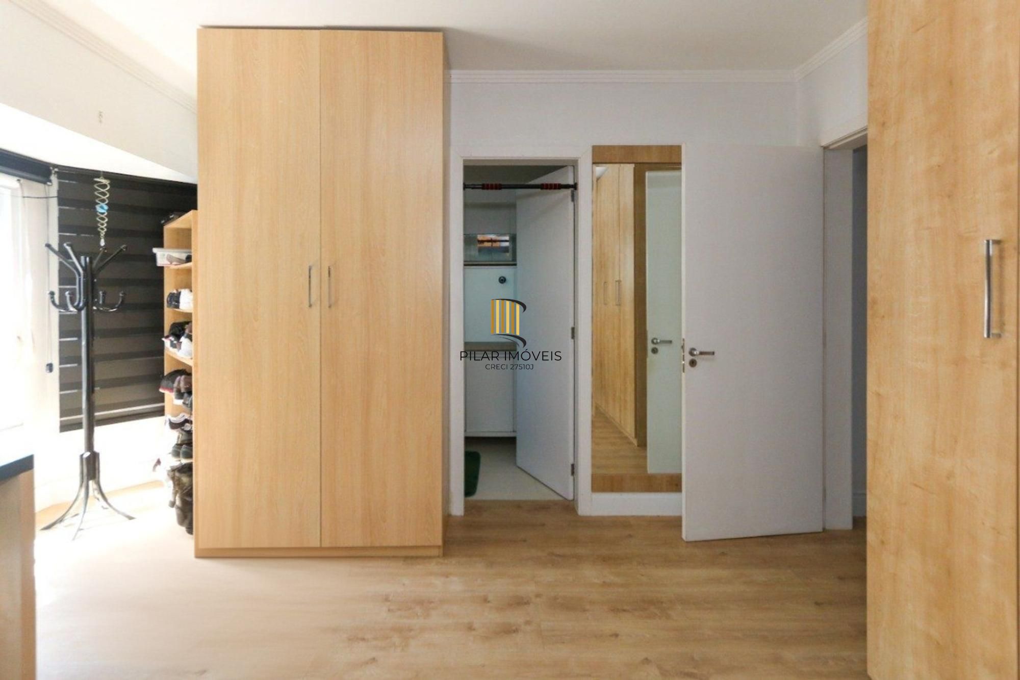 Casa em condomínio com 2 quartos e 2 vagas no bairro Marechal Rondon em Canoas.