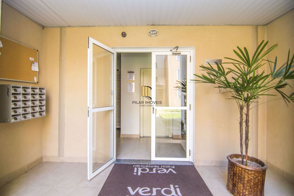 Apartamento com 2 dormitórios e 1 vaga de garagem no Bairro Humaitá