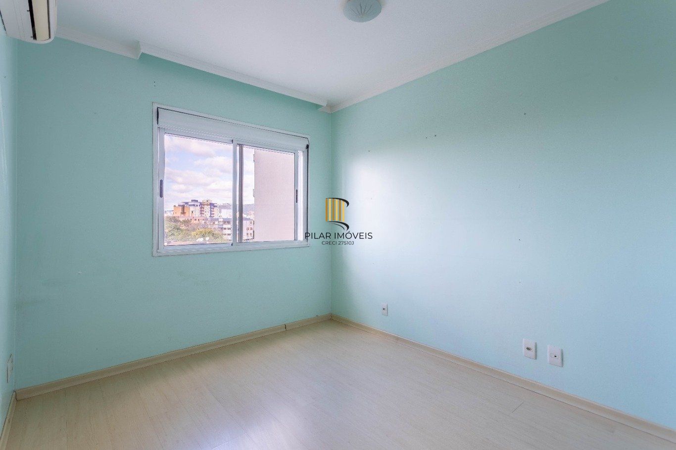 Apartamento com 2 quartos, 1 vaga e elevador no Bairro Vila Ipiranga.