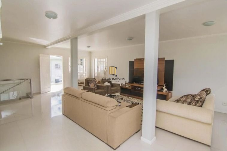 Casa com piscina e 4 suítes no Bairro Vila Ipiranga