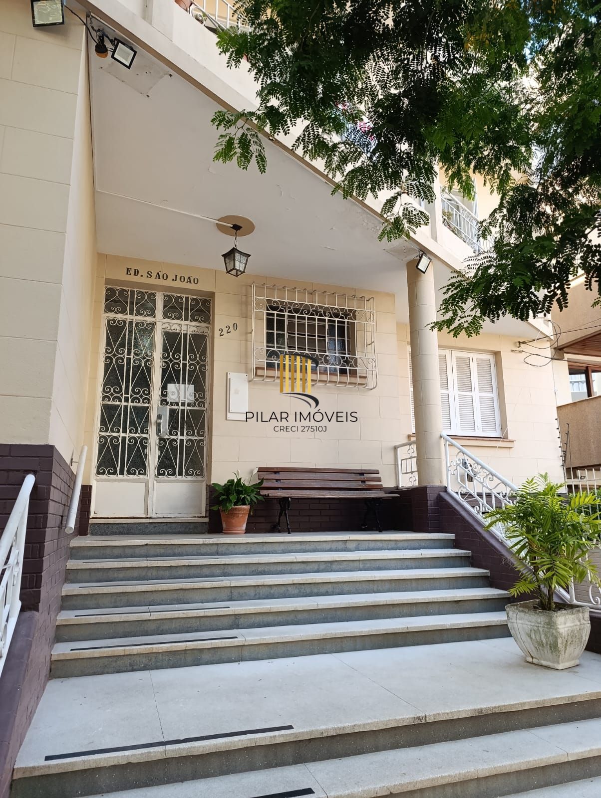 Apartamento térreo de 2 dormitórios no bairro Moinhos de Vento