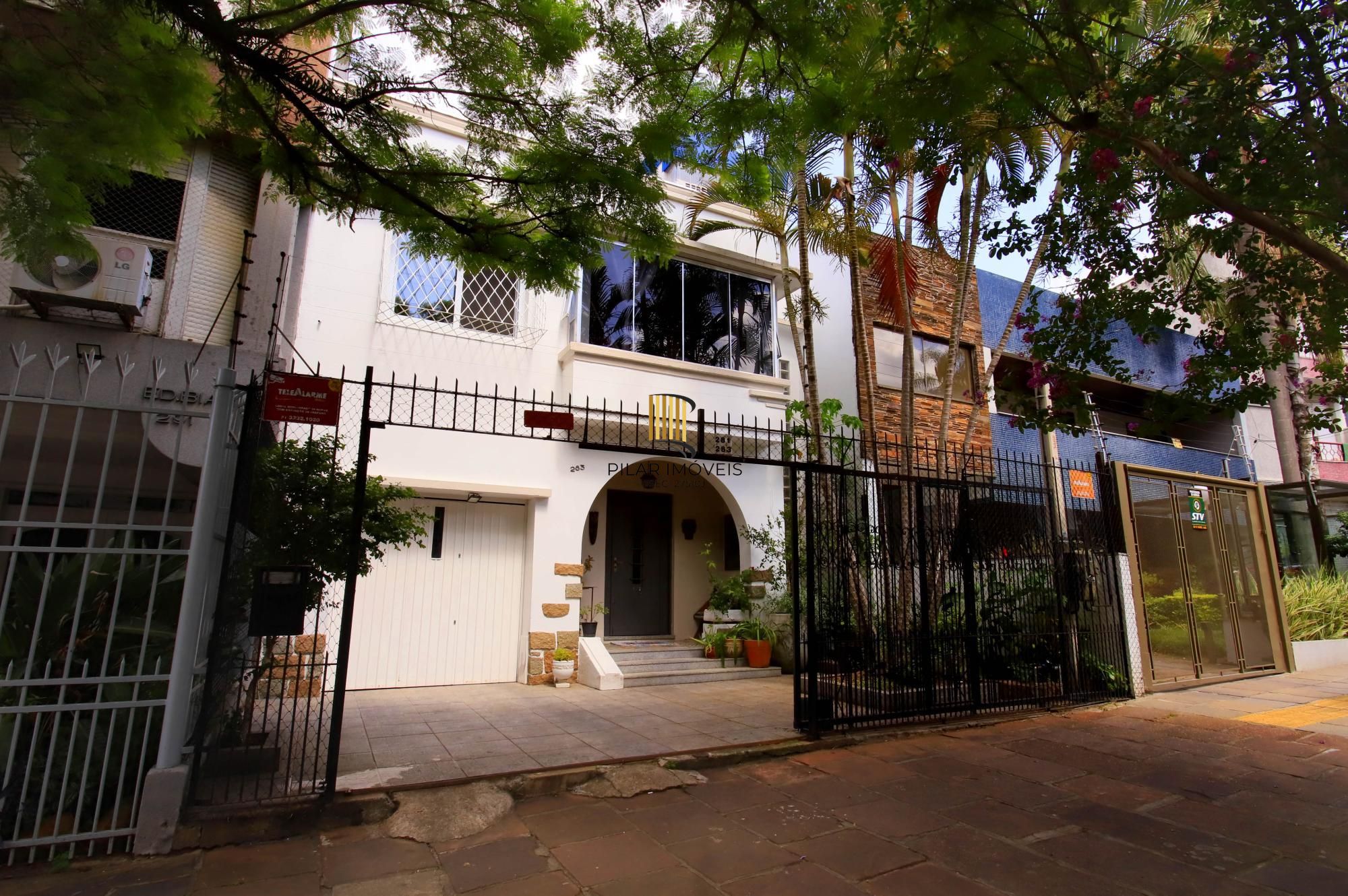 Casa de 4 quartos, 3 banheiros, 3 vagas no bairro Rio Branco