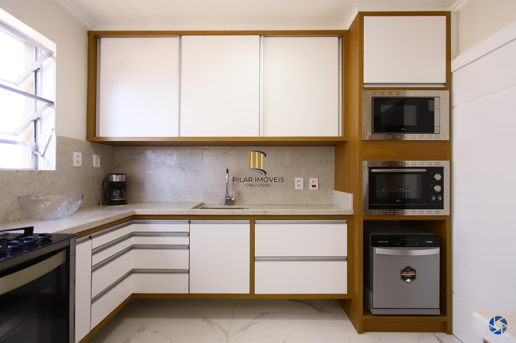 Cobertura com 3 dormitórios e 2 vagas no Bairro Santana