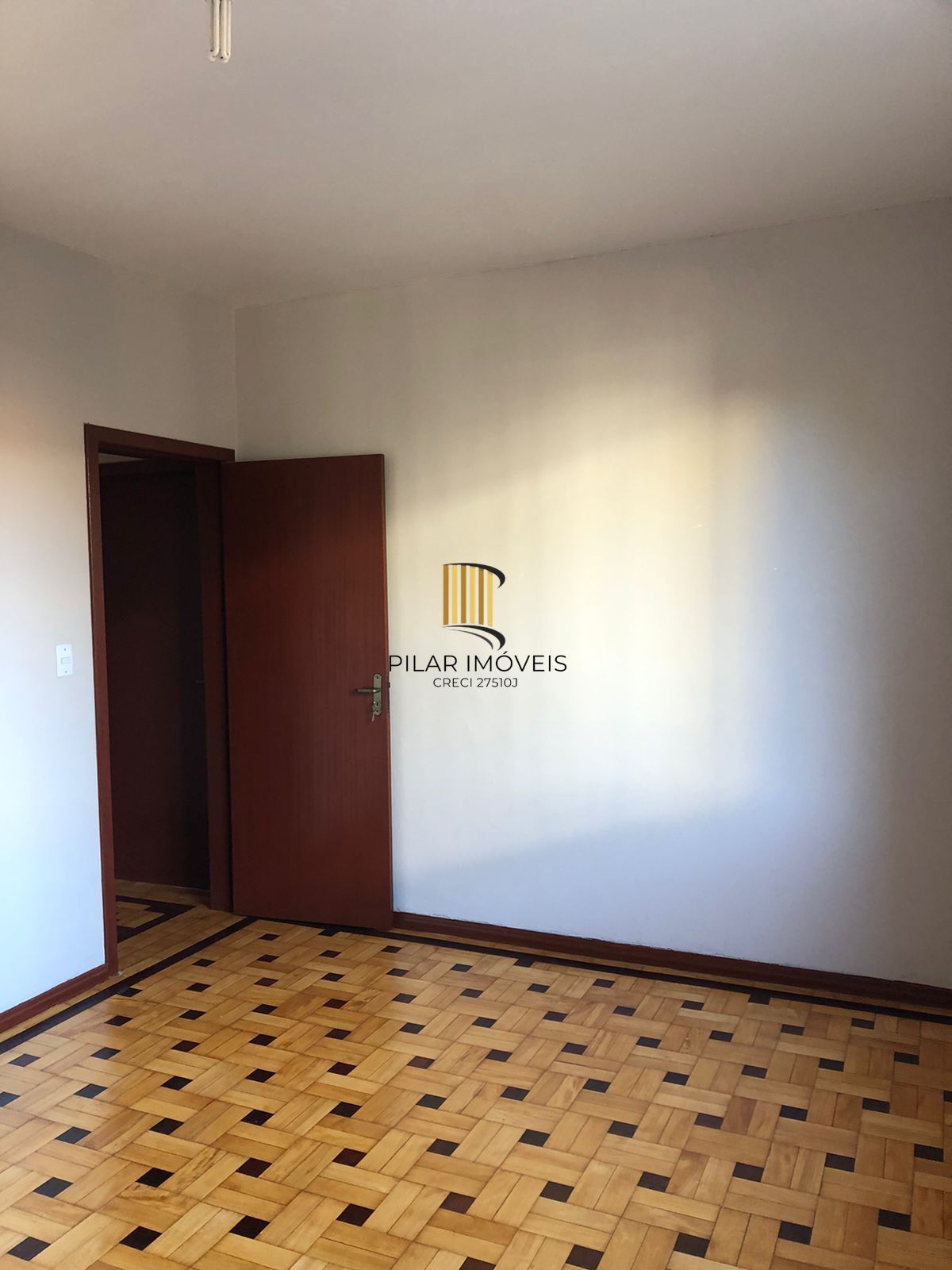 Apartamento 2 Dormitórios Reformado no São João – Av. Pátria