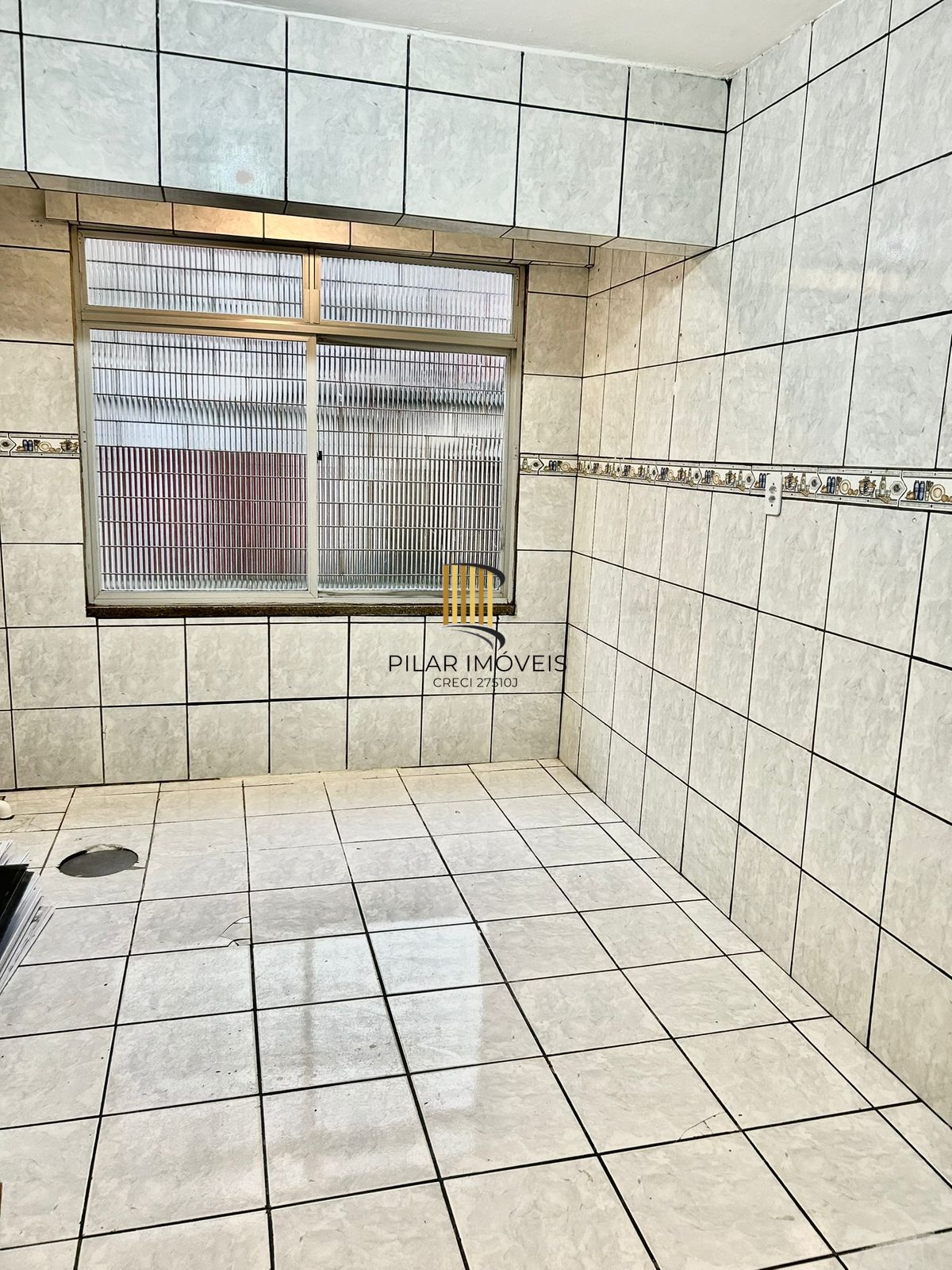 Apartamento térreo com 2 quartos e vaga de garagem no bairro Parque Dos Maias