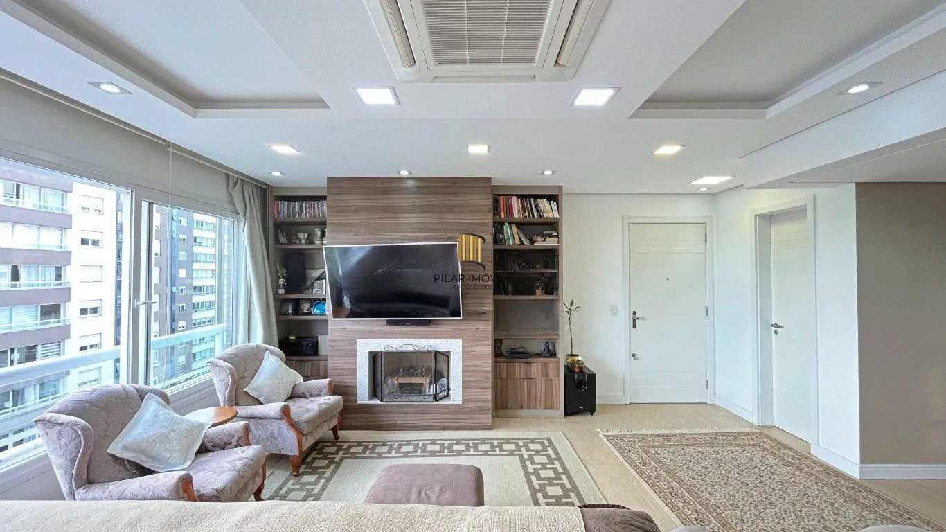 Apartamento com 3 quartos, 3 suítes e 128m² à venda em Menino Deus.