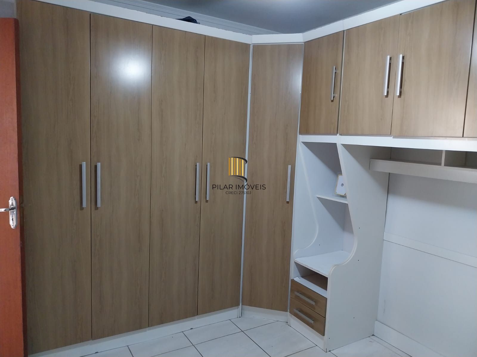 Apartamento de 2 quartos no segundo andar semi mobiliado em Gravataí