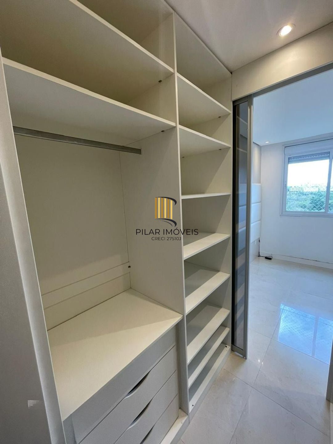 Apartamento com 2 dormitorios, com elevador e 1 vaga de garagem em Canoas.