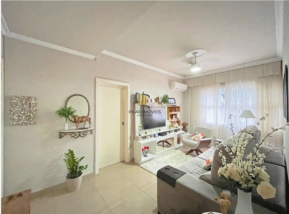 Apartamento térreo com 2 dormitórios no Bairro Menino Deus