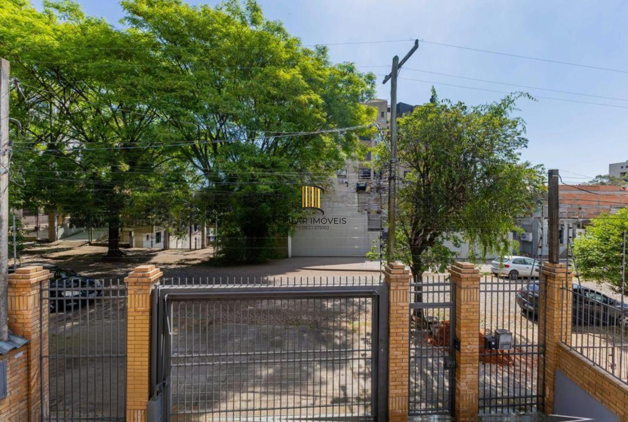 Casa com 1.640,00m², 3 dormitórios, 4 vagas à venda Rua Marista.