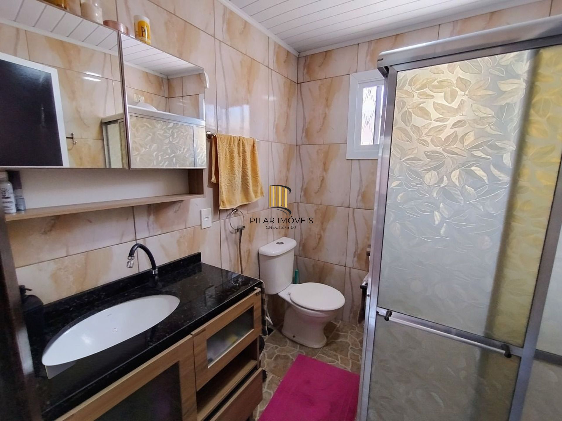 Casa de 4 dormitórios e 4 vagas de garagem em Canoas.