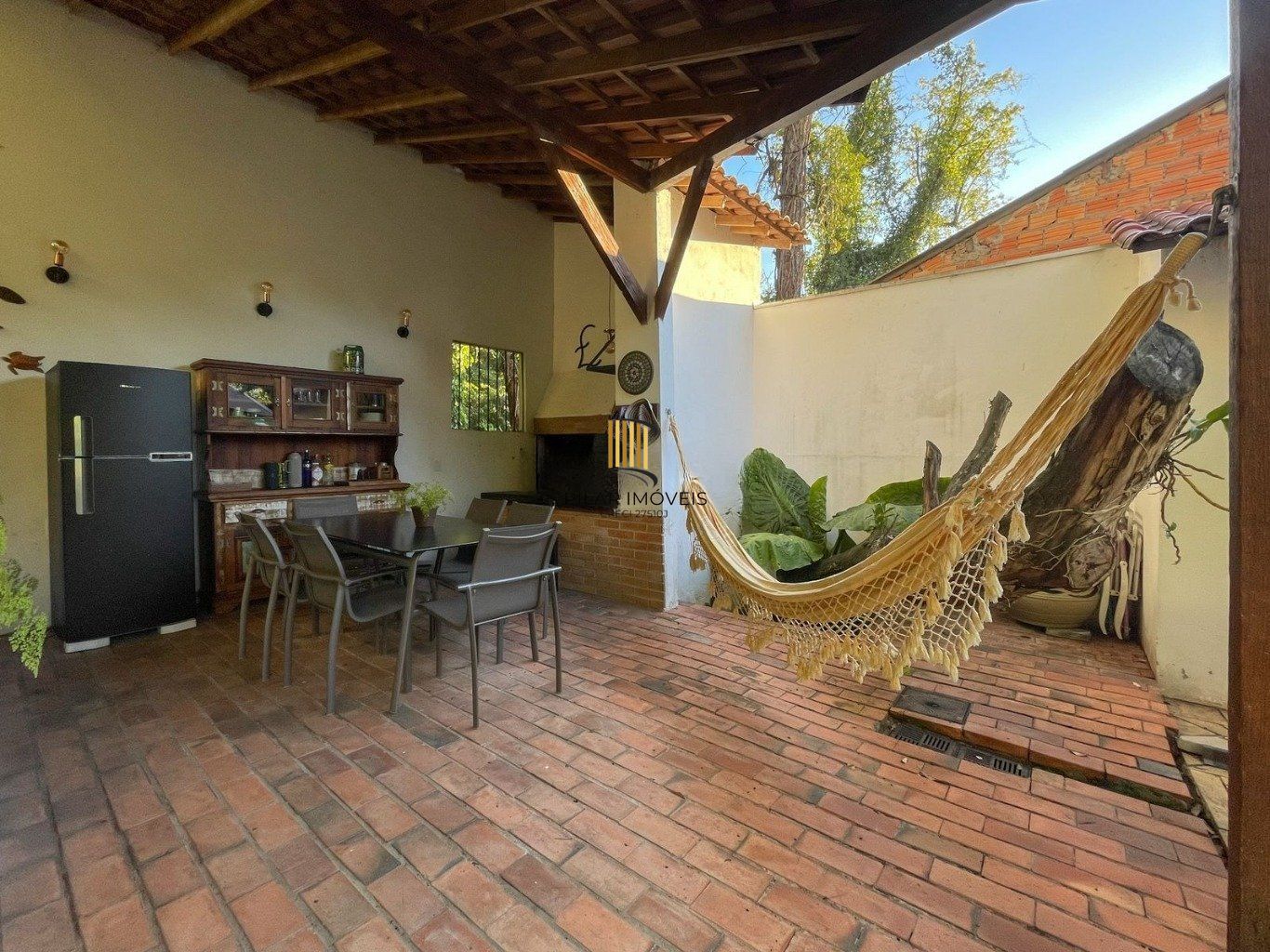 Casa com 4 quartos e 339m² à venda em Santa Tereza, Porto Alegre.