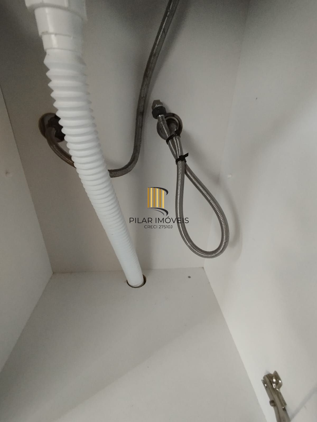 Casa de 4 dormitórios e 2 vagas de garagem em Canoas.