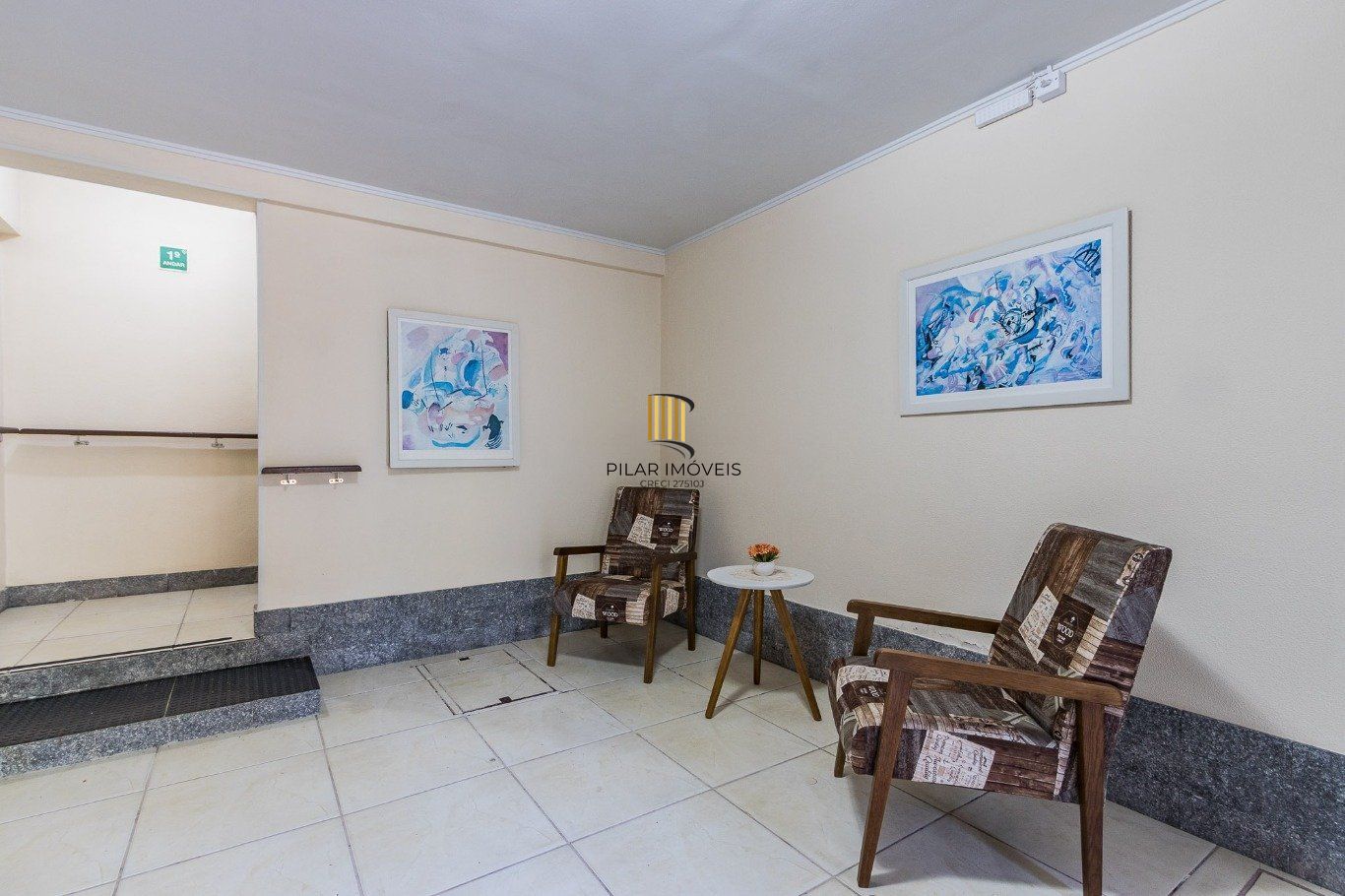 Apartamento 2 quartos, 1º andar, sol da manhã, vaga coberta