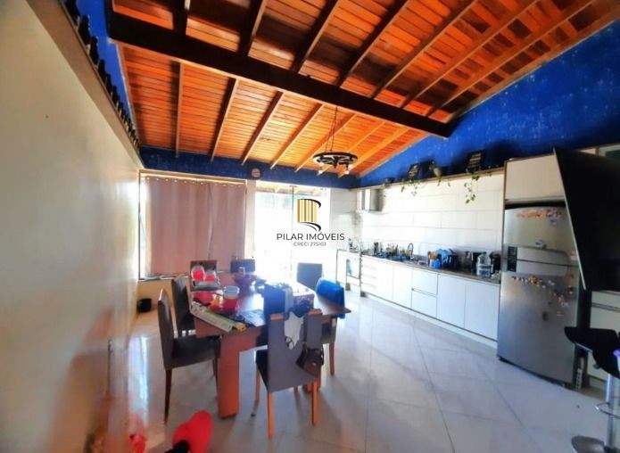 Casa de 4 quartos,suíte,churrasqueira no bairro Nonoai