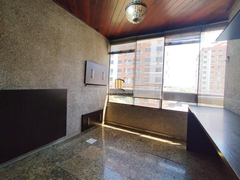 Apartamento 2 dormitórios, 1 vaga, churrasqueira e elevador no Cristo Redentor.
