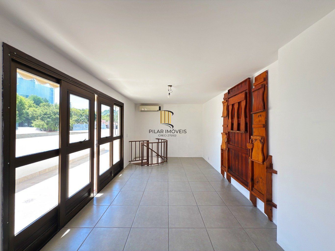 Cobertura com 2 quartos, vaga, elevador e churrasqueira  no bairro Cristal.