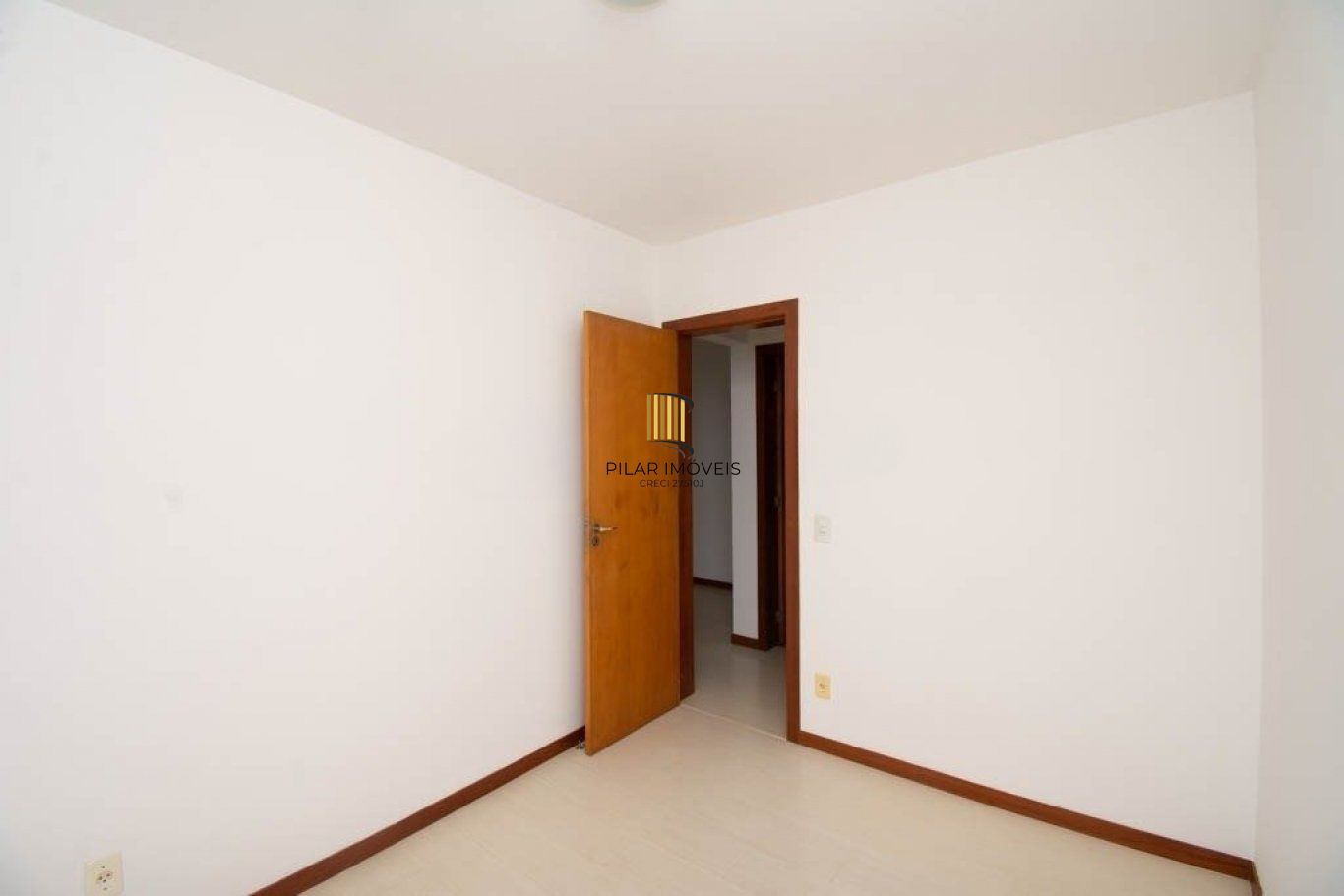 Apartamento 2 Dormitórios com Sacada, Garagem e Vista – Bairro Partenon
