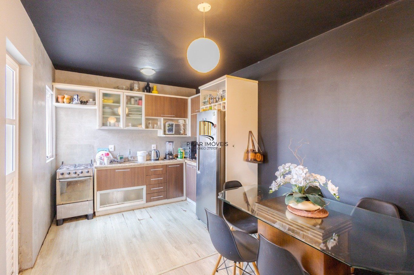 Casa com 3 quartos semi mobiliado com vaga no bairro Partenon