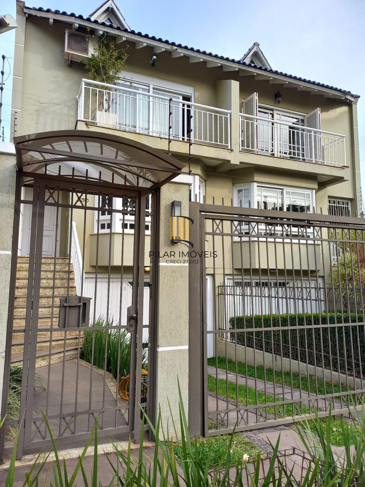 Casa com 4 dormitórios no Bairro Chácara das Pedras