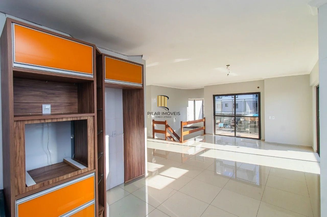 Cobertura de 3 quartos com piscina e 2 vagas no Bairro Mont Serrat.