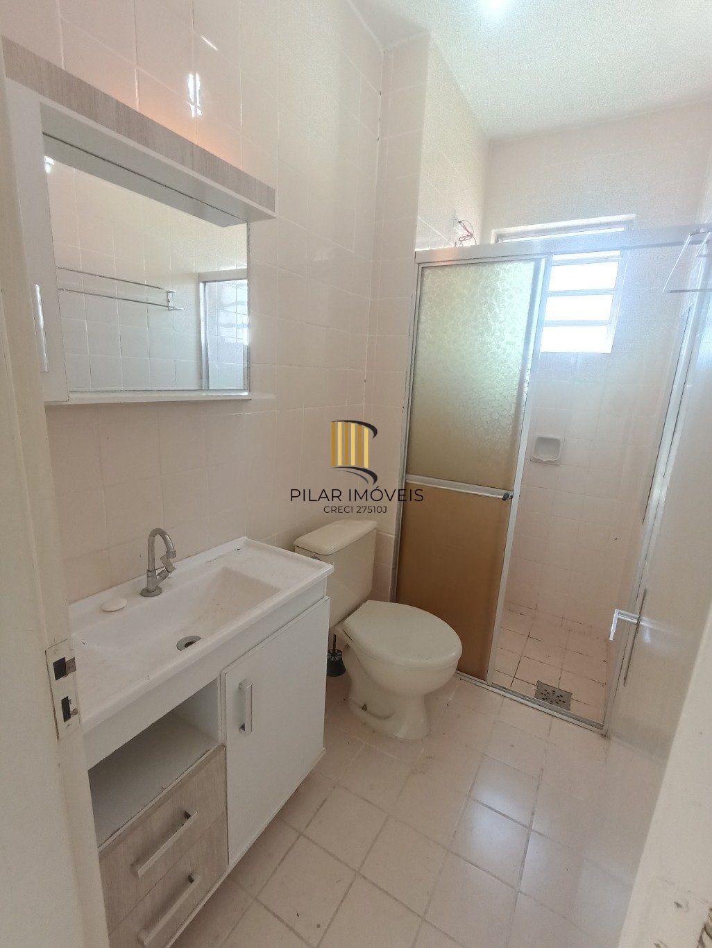 Apartamento com 2 dormitórios, 1vaga de garagem e elevador no centro de Canoas.