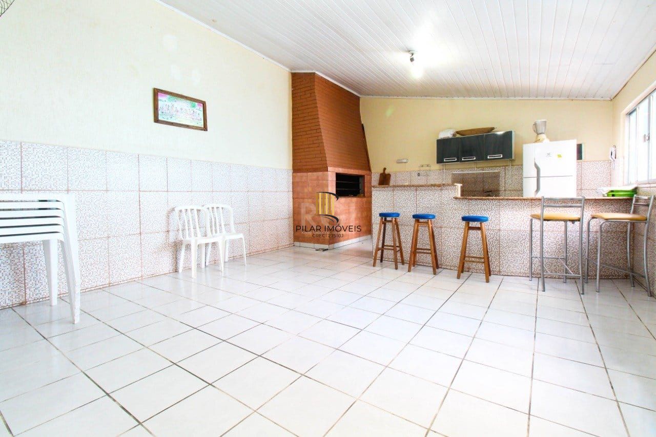 Apartamento com 2 quartos,1 vaga de garagem e elevador no bairro Navegantes